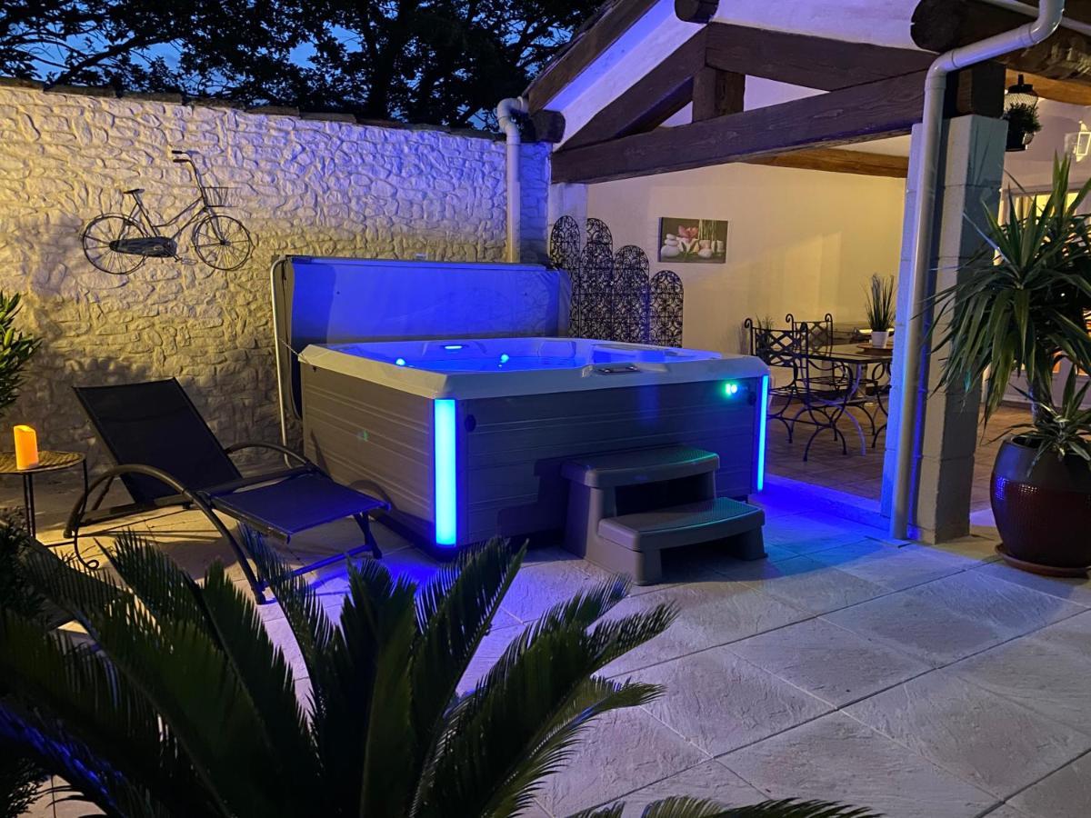 Mas Beau Soleil&Spa Gîtes de Charme avec Jacuzzi Privé Saint-Rémy-de-Provence Exterior foto