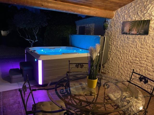 Mas Beau Soleil&Spa Gîtes de Charme avec Jacuzzi Privé Saint-Rémy-de-Provence Exterior foto