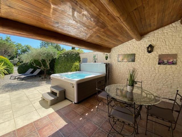 Mas Beau Soleil&Spa Gîtes de Charme avec Jacuzzi Privé Saint-Rémy-de-Provence Exterior foto
